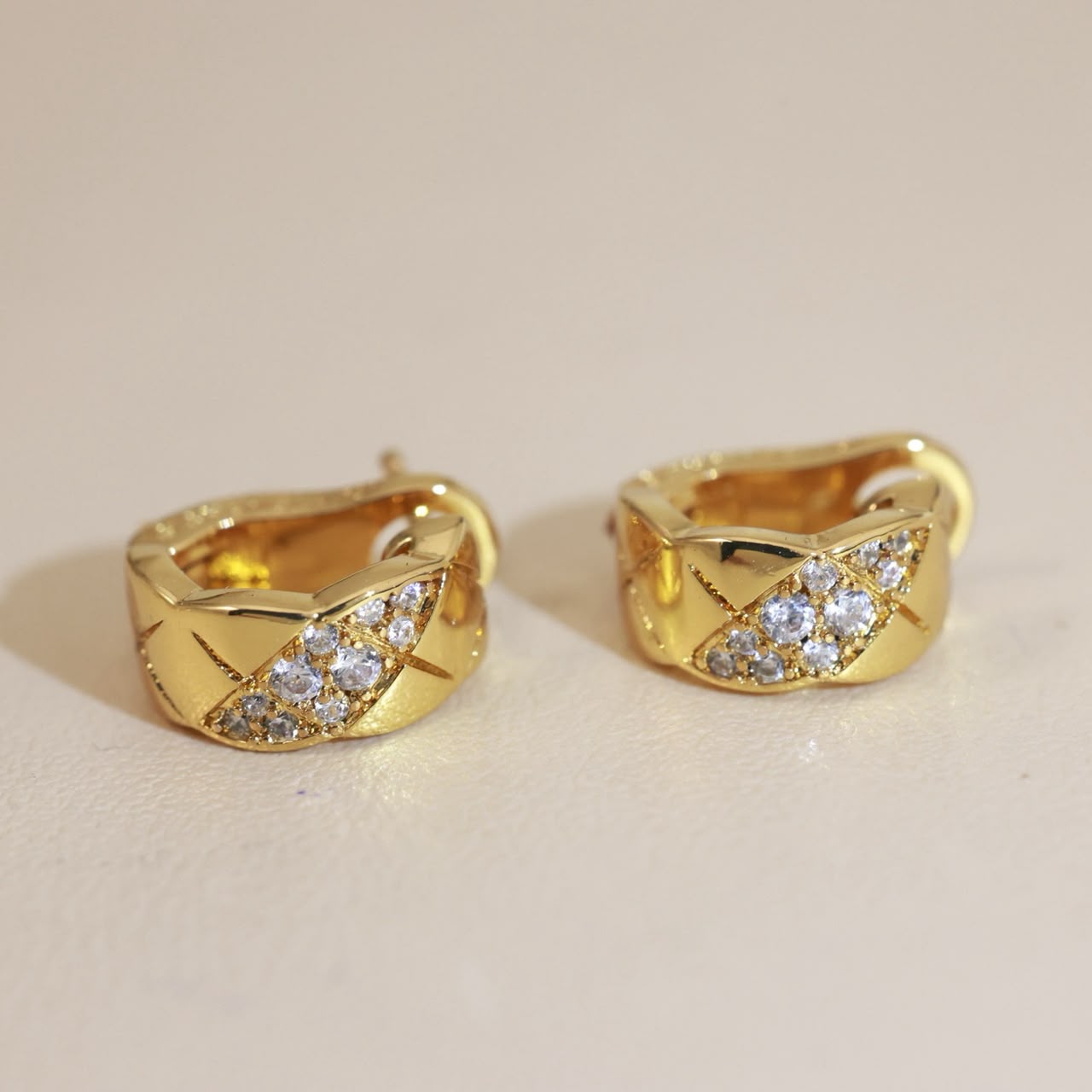 Chanel Coco Crush Earrings Gold